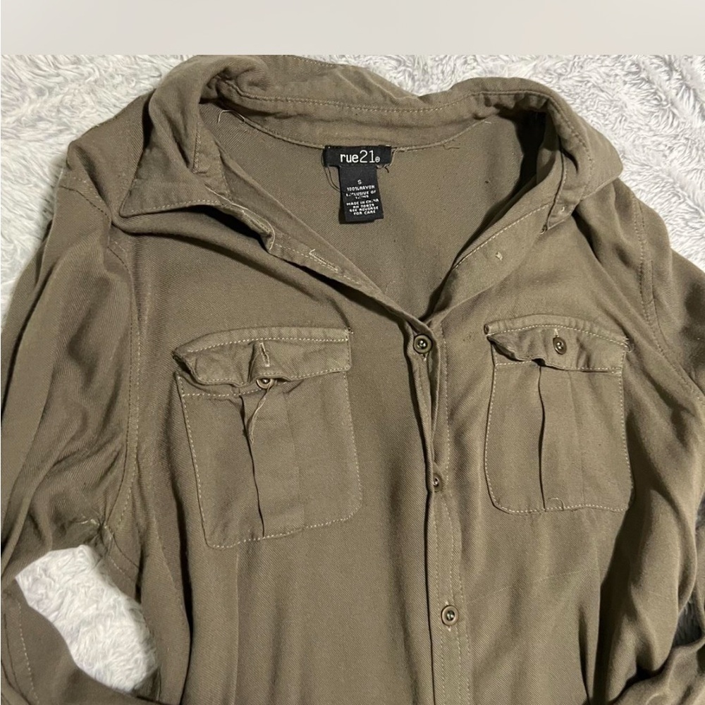 Rue 21 Army Green Khaki Button-Up collared Shirt